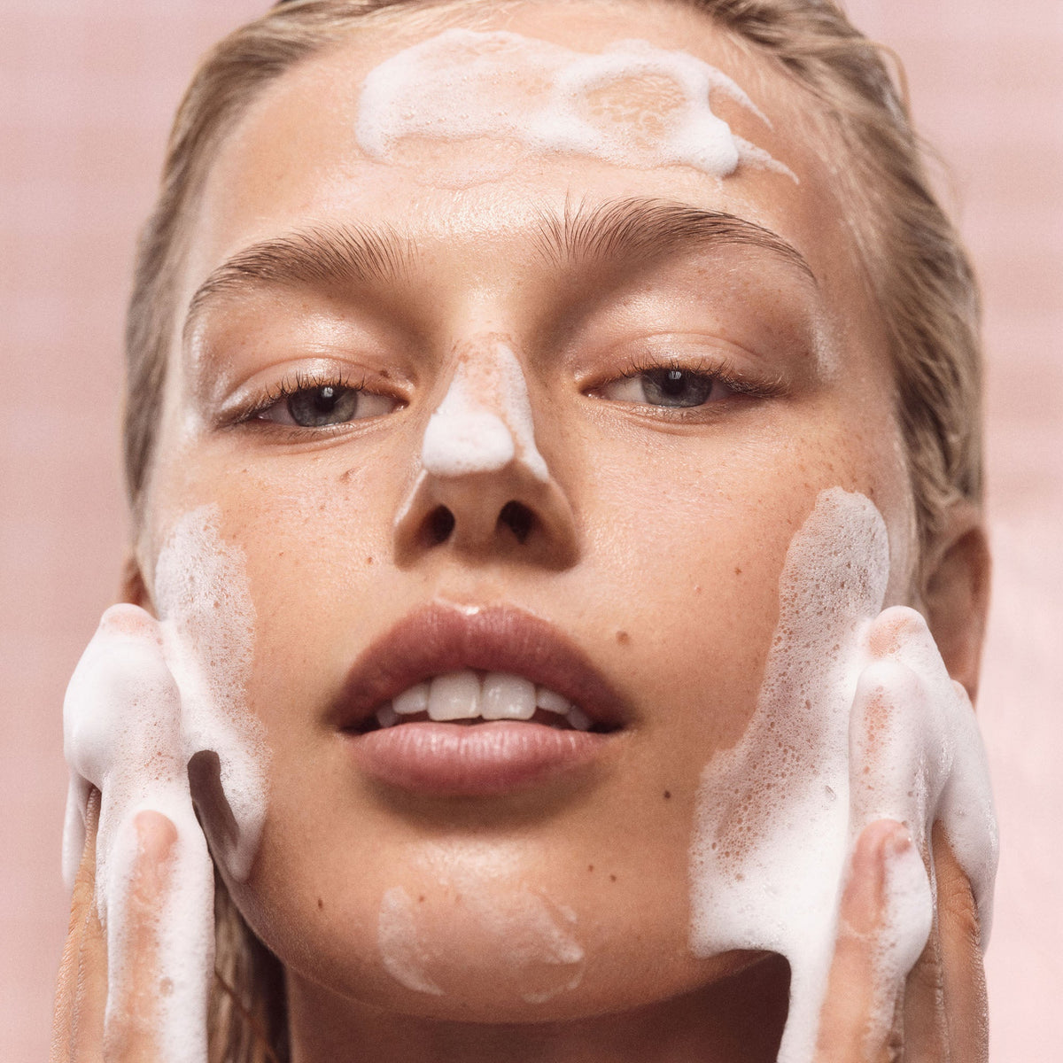 mini-pink-dewtm-gel-cleanser-p5 Pinnk-Dew-4.jpg