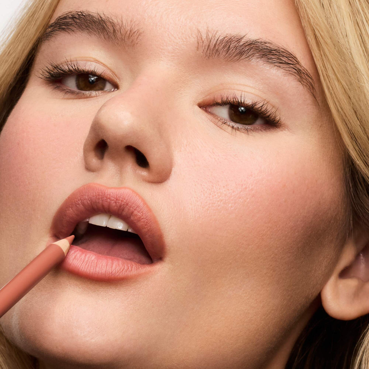 softline-lip-liner-latte-h7 SoftlineLipLiner_Latte_8.jpg